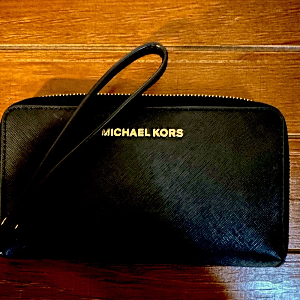Michael Kors Zip Around Wallet